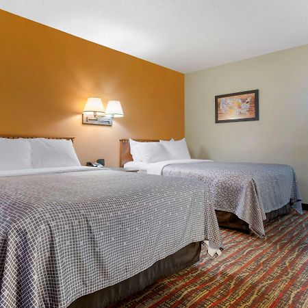 Econo Lodge Lakeview Маркетт Экстерьер фото