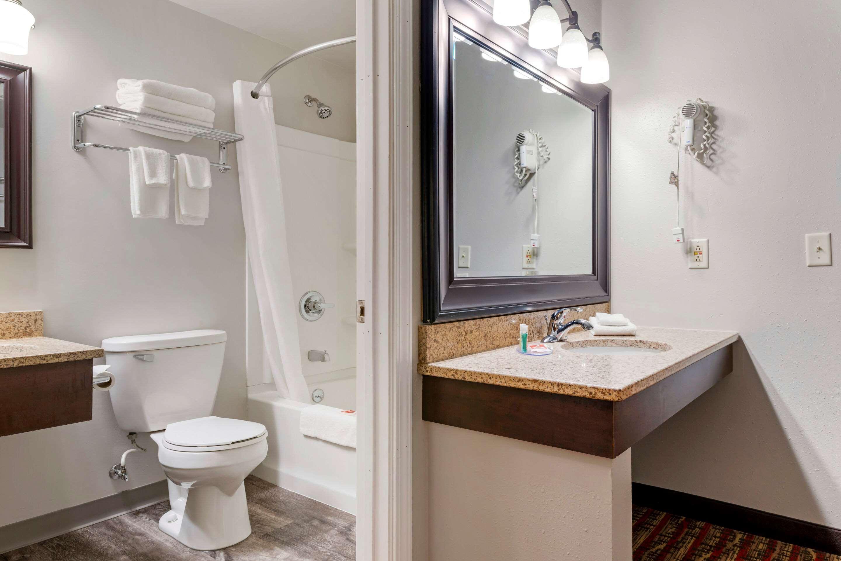 Econo Lodge Lakeview Маркетт Экстерьер фото