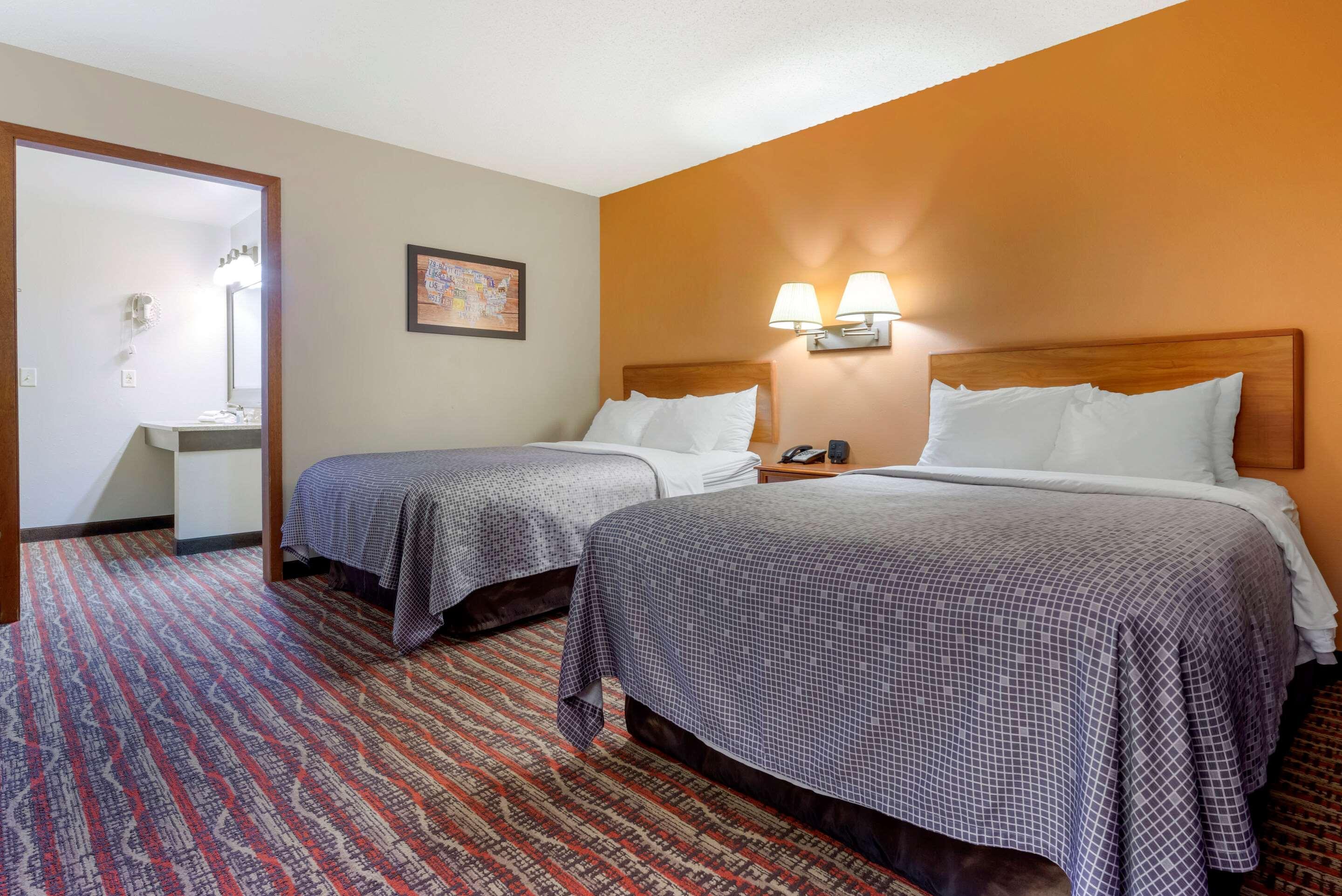 Econo Lodge Lakeview Маркетт Экстерьер фото