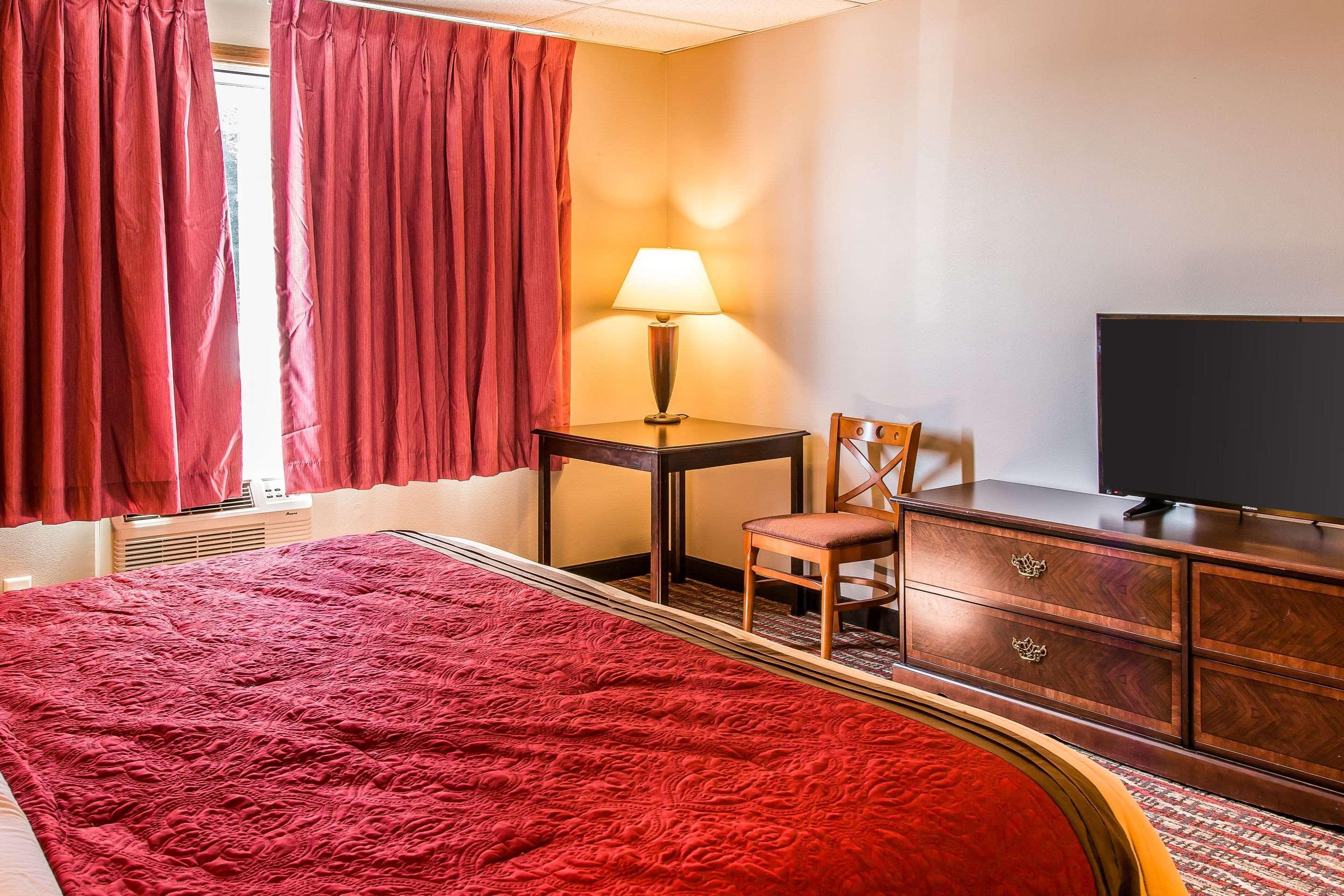Econo Lodge Lakeview Маркетт Экстерьер фото