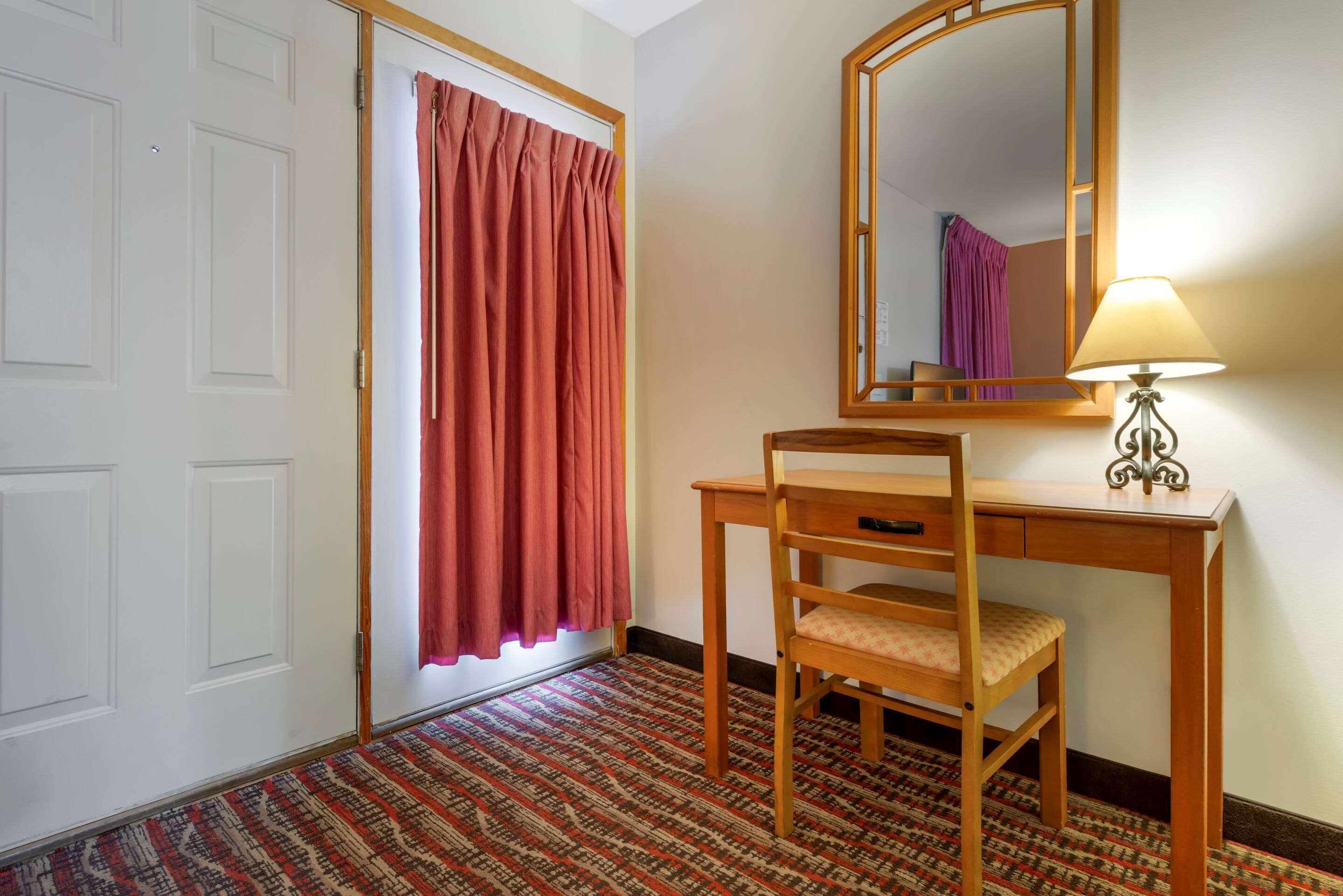 Econo Lodge Lakeview Маркетт Экстерьер фото
