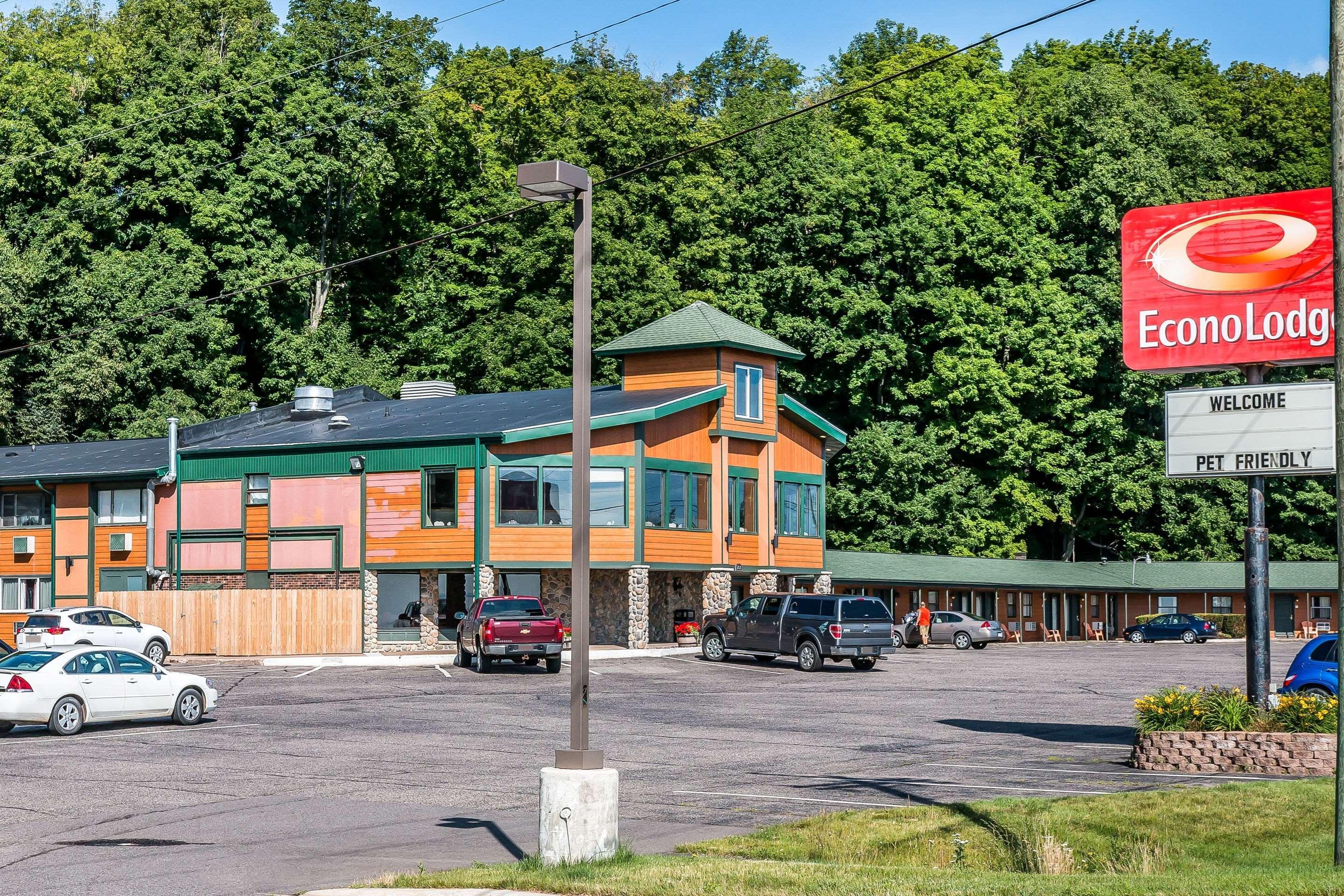Econo Lodge Lakeview Маркетт Экстерьер фото
