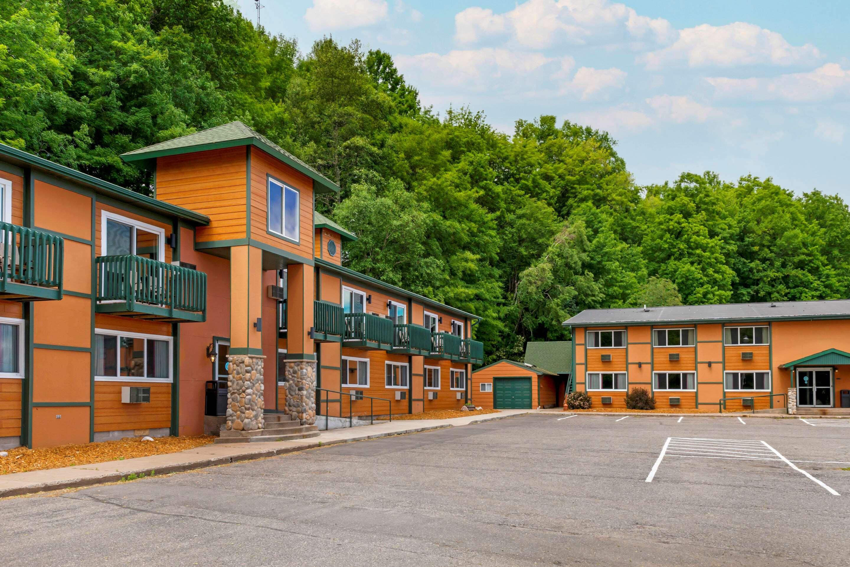 Econo Lodge Lakeview Маркетт Экстерьер фото