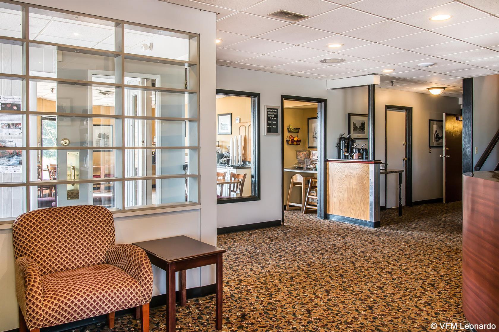 Econo Lodge Lakeview Маркетт Экстерьер фото